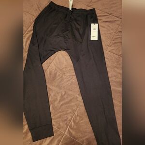 Brand new Alo conquer revitalize pants size medium men's